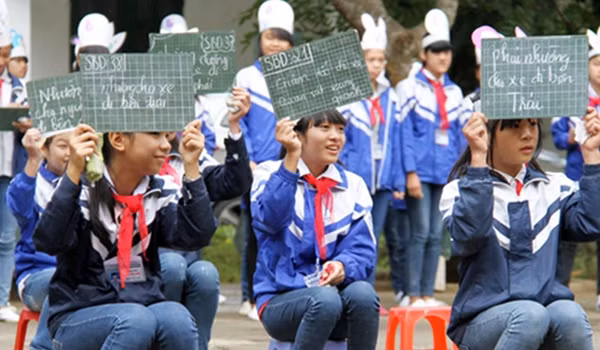 Các em học sinh tham gia cuộc thi.