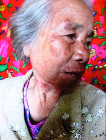 Cụ Thỏn bị bóp cổ đến bất tỉnh.