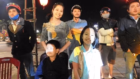 Hàng nghìn người dân đổ về xem lễ hội Bài chòi.