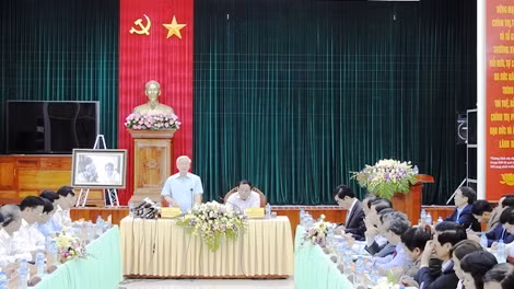 Tổng Bí thư Nguyễn Phú Trọng làm việc với cán bộ chủ chốt của tỉnh Quảng Trị.
