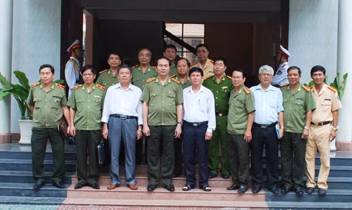 Bộ trưởng Trần Đại Quang và các đại biểu tại buổi làm việc tại Công an Trà Vinh.
