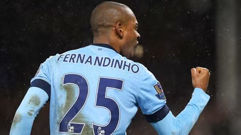Fernandinho người ghi bàn mở tỷ số cho Man City