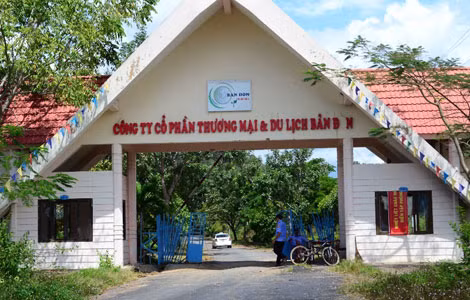 Được đầu tư hoành tráng với số tiền hàng trăm tỷ đồng nhưng nay khu du lịch buộc phải đóng cửa vì làm ăn thua lỗ.