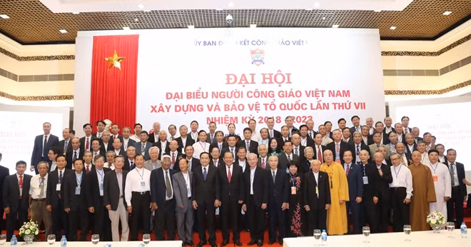 Phó Thủ tướng Thường trực Trương Hòa Bình và các đại biểu tại Đại hội