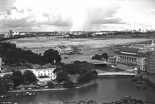 Cửa sông Singapore và Bưu điện thành phố (bên phải) trong quá trình xây dựng, tháng 10/1976. Cửa sông Singapore và Bưu điện thành phố (bên phải) trong quá trình xây dựng, tháng 10/1976.