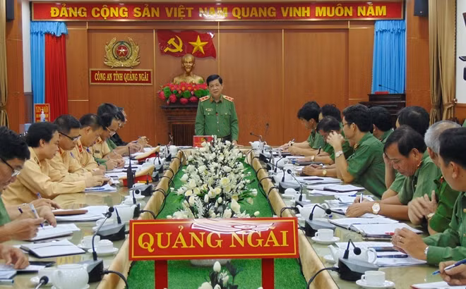 Thứ trưởng Nguyễn Văn Sơn phát biểu chỉ đạo tại buổi làm việc.