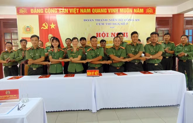 Tuổi trẻ Cụm thi đua số 7 ký kết giao ước thi đua.
