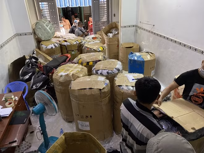 Tang vật thu giữ tại cơ sở sản xuất MBH giả.