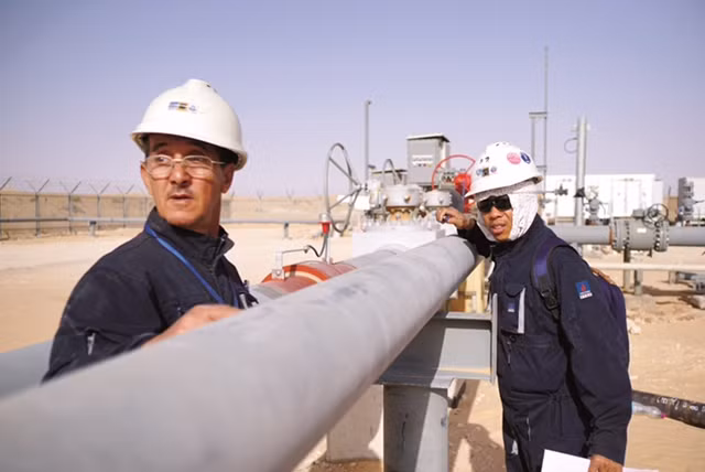 Cán bộ, kỹ sư PVEP làm việc tại sa mạc Sahara Cán bộ, kỹ sư PVEP làm việc tại sa mạc Sahara