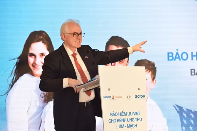 Ông Paul Eckbo, người sáng lập, Tổng Giám đốc Công ty PGH phát biểu tại buổi lễ