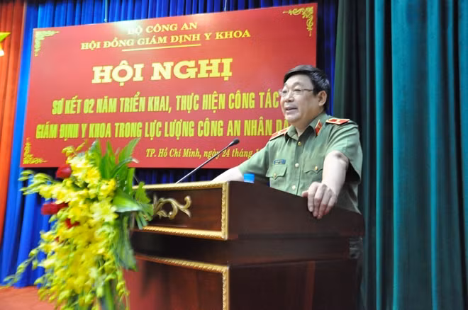 Thiếu tướng Nguyễn Tiến Dẫn-Cục trưởng Cục Y tế - Chủ tịch Hội đồng GĐYK-Bộ công an phát biểu chỉ đạo.