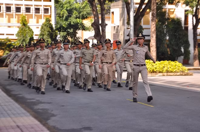 Chương trình duyệt đội ngũ diễn ra trang nghiêm, hình ảnh đẹp mắt.