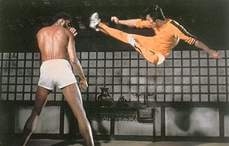 Lý Tiểu Long (phải) với lần xuất hiện cuối cùng trong "Game of Death".