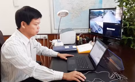 Ông Nguyễn Hữu Quế- Giám đốc Sở Giao thông-Vận tải tỉnh Gia Lai giám sát tiêu cực đối với lực lượng thanh tra khi làm nhiệm vụ thông qua phương tiện kỹ thuật.