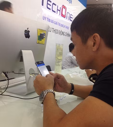 Mua điện thoại mới để được bảo hành lâu dài.