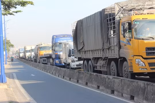 Hình ảnh kẹt xe chụp ngày 9/1.