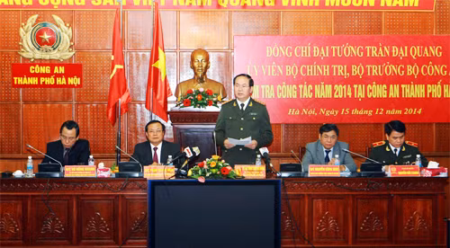 Đại tướng Trần Đại Quang, Ủy viên Bộ Chính trị, Bộ trưởng Bộ Công an phát biểu chỉ đạo tại buổi làm việc. Đại tướng Trần Đại Quang, Ủy viên Bộ Chính trị, Bộ trưởng Bộ Công an phát biểu chỉ đạo tại buổi làm việc.