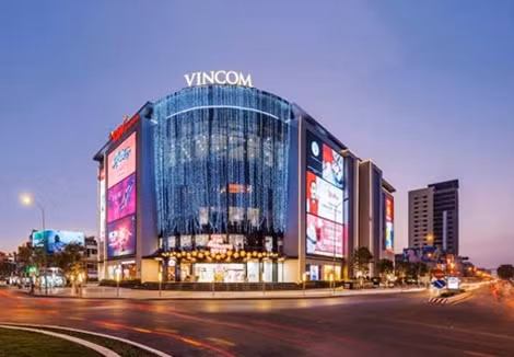 Vincom Plaza Rạch Giá có diện tích mặt sàn thương mại rộng hơn 15.000m² với 5 tầng nổi và 1 tầng hầm.