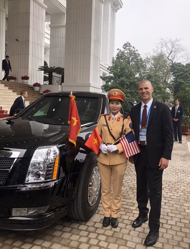Với tinh thần trách nhiệm, ý thức kỷ luật cùng kỹ năng điều hành, đón, dẫn, xếp xe của các nữ CSGT cũng khiến cho lực lượng mật vụ Mỹ nể phục