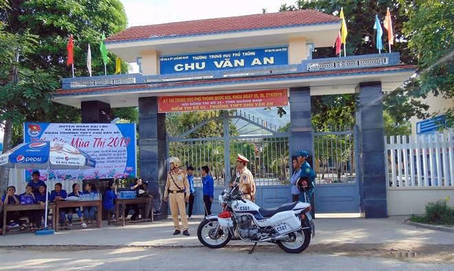 Lực lượng Công an được triển khai tại các điểm thi để đảm bảo an ninh trật tự kỳ thi