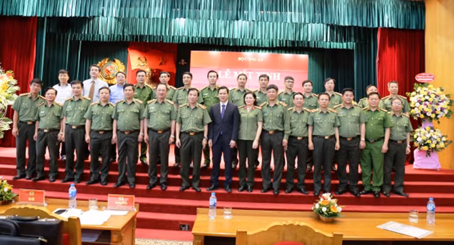 Thứ trưởng Nguyễn Văn Thành cùng các đại biểu tham dự.