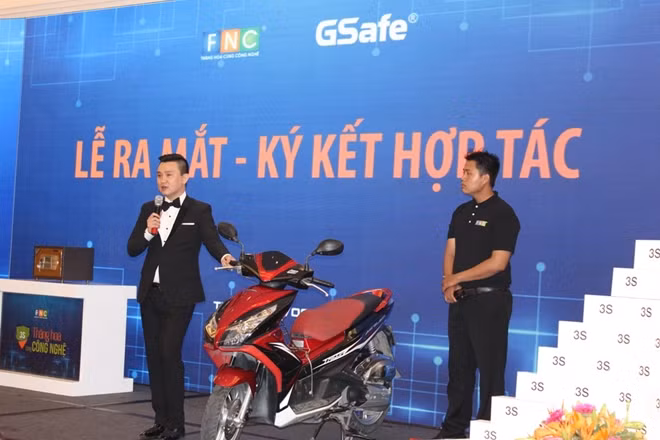 Đại diện Công ty Gtel ICT và Công ty FNC giới thiệu những tính năng ưu việt của sản phẩm 3S và Gsafe.