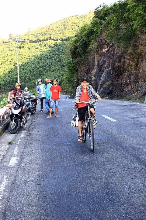 Trần Nguyễn An Khương trên đường ra Hà Nội.