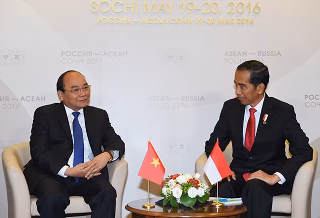Thủ tướng Nguyễn Xuân Phúc và Tổng thống Indonesia Joko Widodo - Ảnh: VGP/Quang Hiếu.