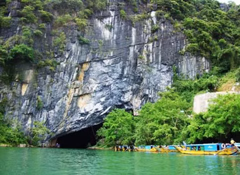 Cửa động Phong Nha. Ảnh: VNE.