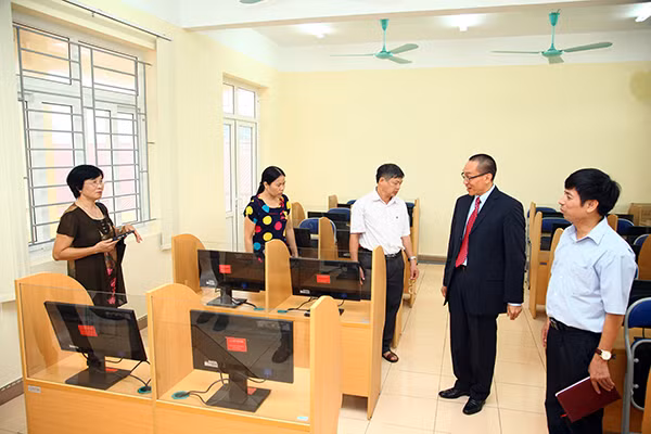 Phòng tin học do Generali tài trợ.