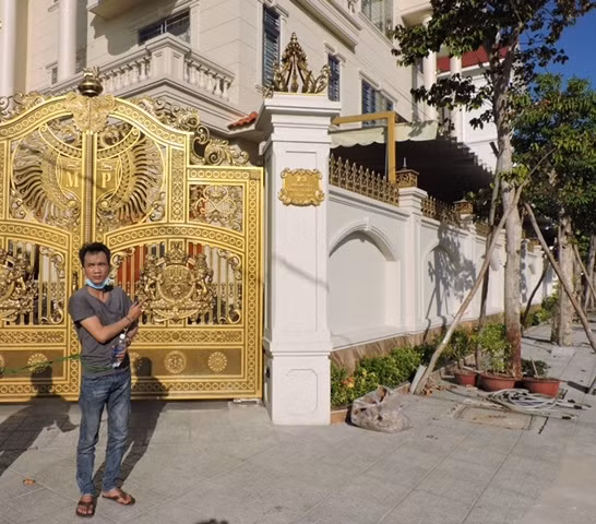 Đối tượng Vũ tại một biệt thự đã bị trộm.