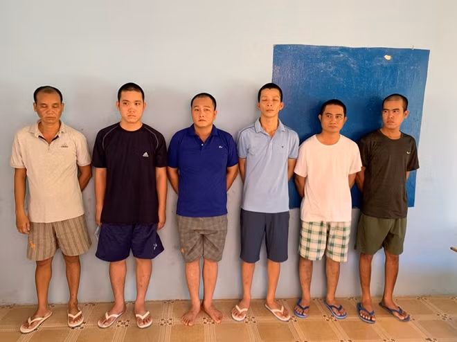 Các đối tượng Trúc, Quang, Ba, Nguyễn Thanh Tùng, Phạm Thanh Tùng và Phước (từ trái qua phải).