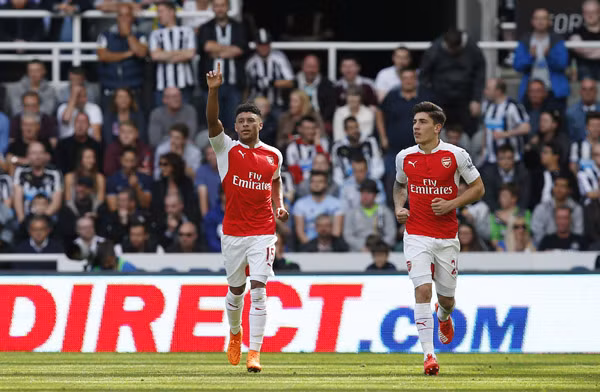Các cầu thủ Arsenal ăn mừng bàn mở tỷ số. Ảnh: Reuters.