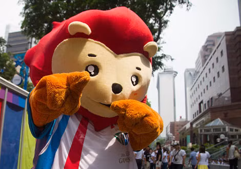 Sư tử Nila bên ngoài 1 cửa hàng.
