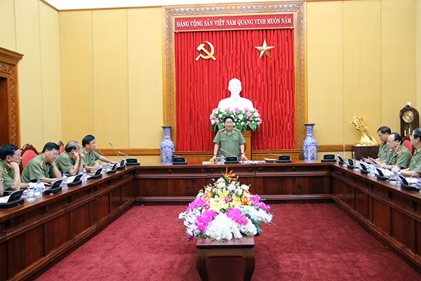 Thứ trưởng Bùi Văn Thành chỉ đạo tại buổi làm việc.