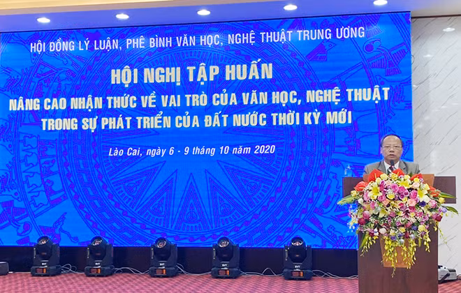 PGS.TS Phan Trọng Thưởng, Phó Chủ tịch thường trực Hội đồng Lý luận, phê bình văn học nghệ thuật Trung ương phát biểu tại lễ bế mạc.