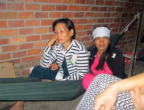 Bà Trần Thị Hằng (mẹ ruột anh Tâm) đau lòng trước sự ra đi của con và cháu.
