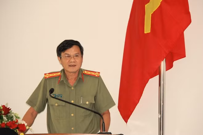 Đại tá, TS Trần Xuân Thanh phát biểu tại buổi tọa đàm