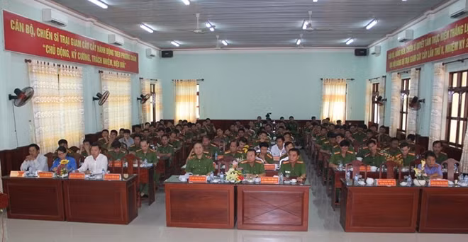 Các đại biểu tham dự hội nghị.