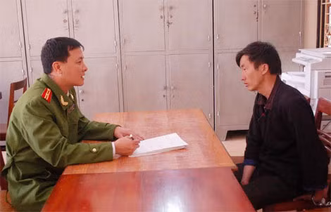 Lù Thào Chư tại Cơ quan Công an.