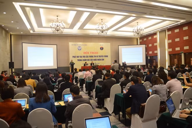 Nhiều nhà báo đã chia sẻ quan điểm để tìm ra giải pháp hợp tác giữa y tế và truyền thông