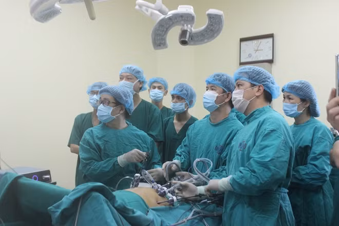 Ca mổ nội soi cắt thùy gan, u gan đa ổ lần đầu tiên ở Bệnh viện K