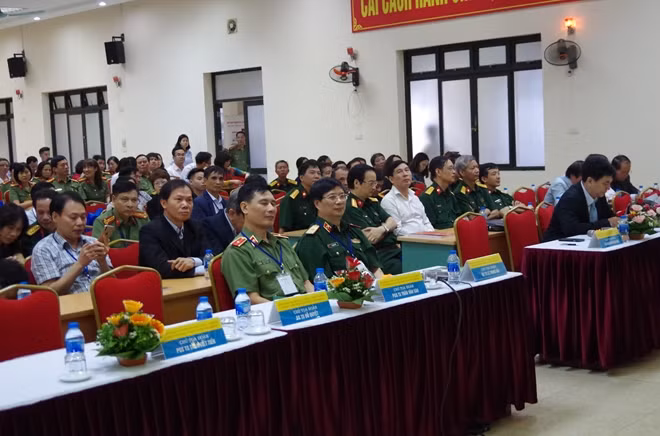Đại diện nhiều đơn vị chuyên ngành ung thư tham dự hội thảo