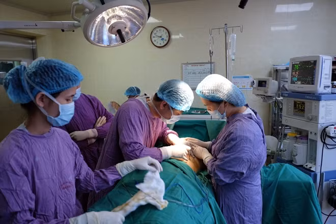 Ca phẫu thuật “sửa chữa” bệnh phì đại tuyến vú
