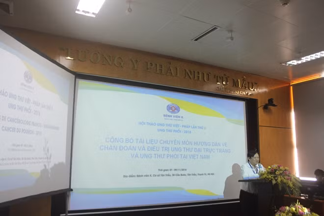 Thứ trưởng Thường trực Bộ Y tế Nguyễn Viết Tiến phát biểu tại hội thảo