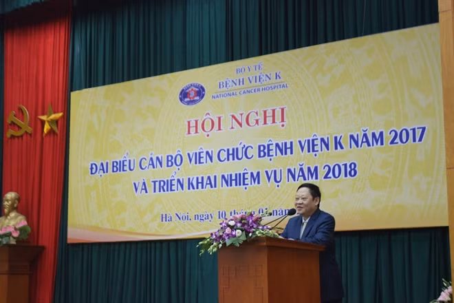 Thứ trưởng Bộ Y tế chỉ đạo tại hội nghị