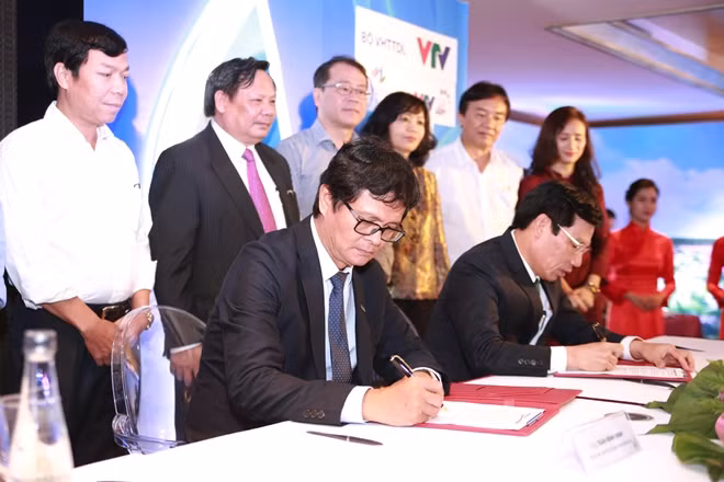Lãnh đạo Bộ VHTTDL và VTV ký kết việc quảng bá du lịch trên VTV