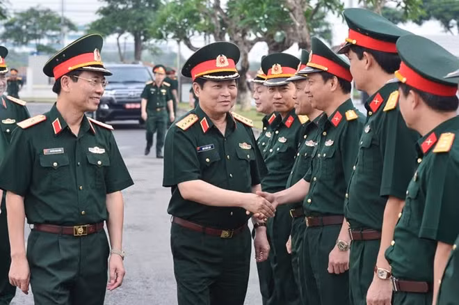 Đại tướng Ngô Xuân Lịch và các CBCS của Viettel
