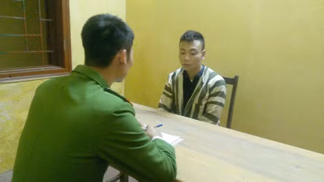 Đối tượng cầm đầu Bùi Chiến Hùng khai nhận hành vi phạm tội tại cơ quan Công an .
