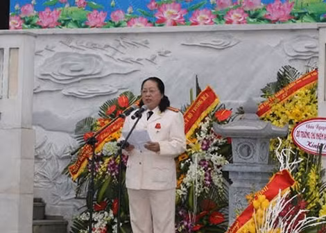 Thay mặt gia đình, Đại tá Phan Gia Liên, con gái cố Thiếu tướng Phan Trọng Tuệ phát biểu, bày tỏ sự cảm ơn chân thành tới các đại biểu tham dự buổi Lễ.